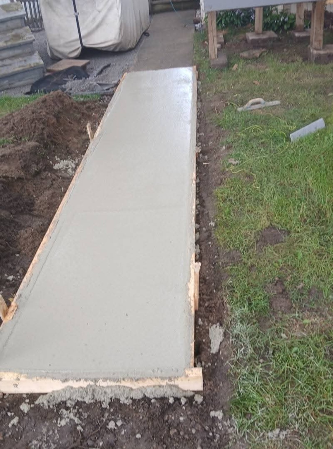 Residential concrete sidewalk
